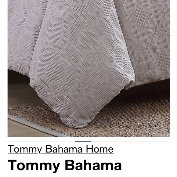 Tommy Bahama Textured Waffle Full/
Queen Duvet Cover 3 Piece Set. Grey - Picture 10 of 11